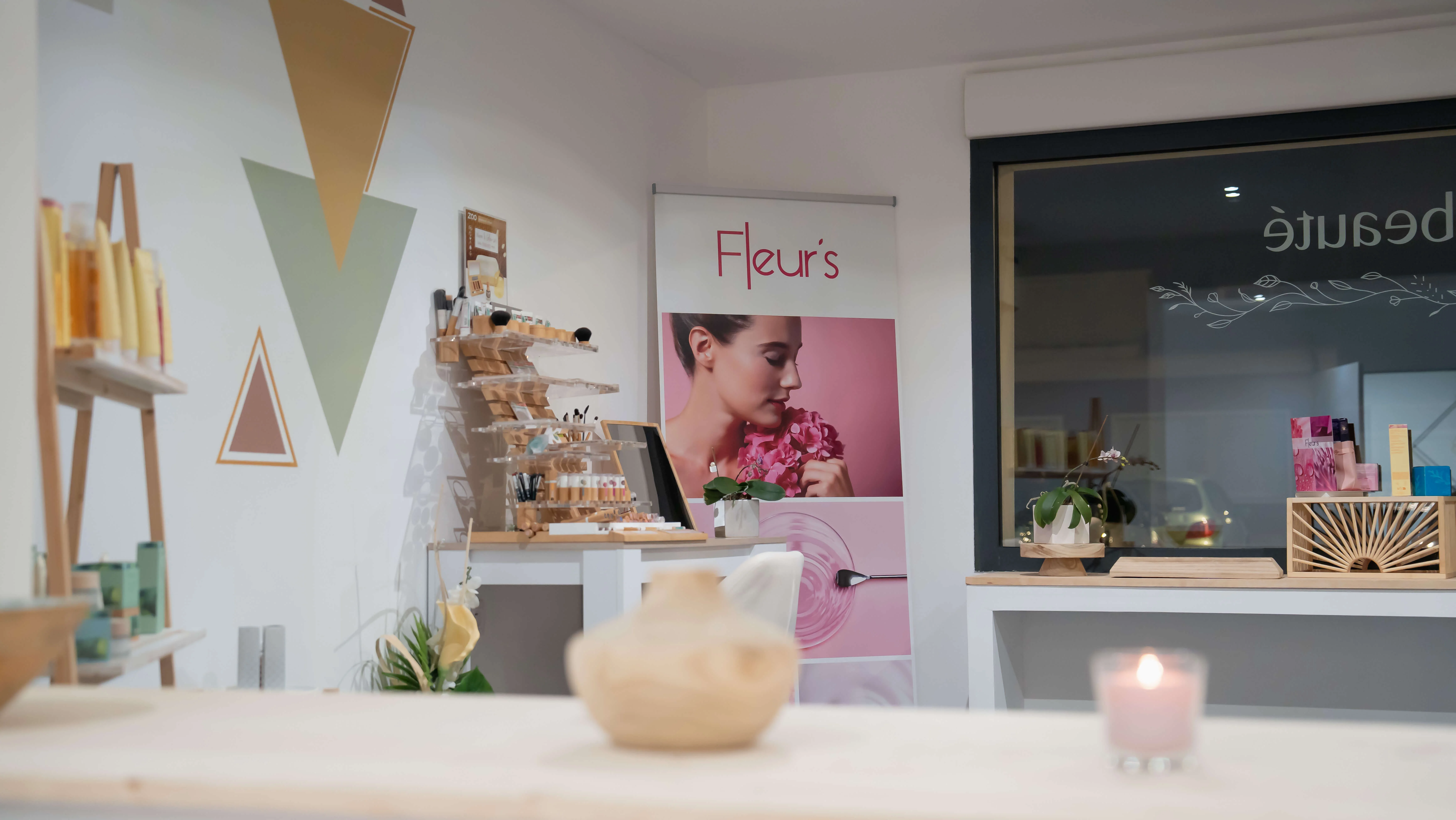 Présentoir Fleur's — Institut Fabuleusement Vous