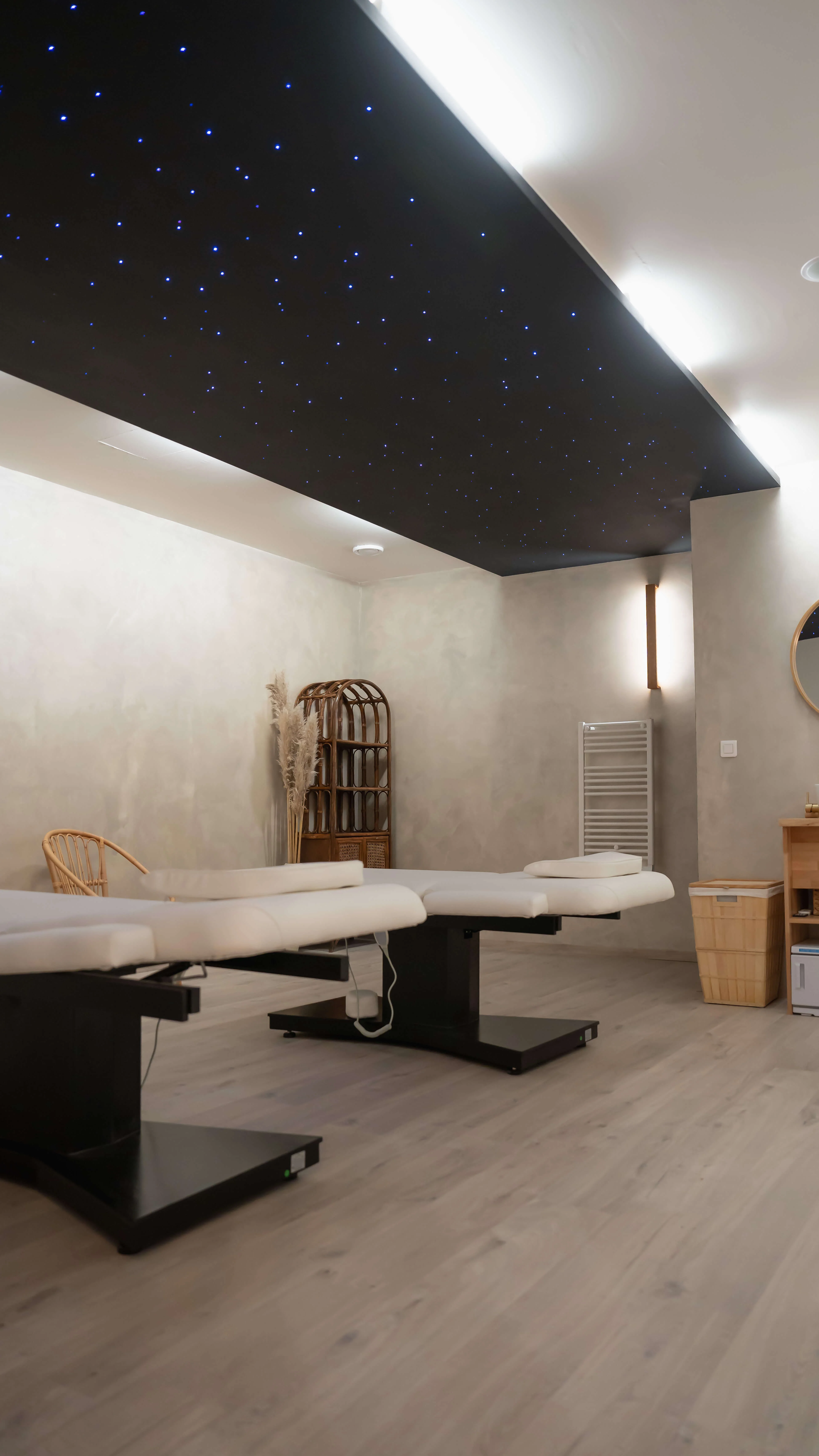 Salle détente avec plafond étoilé — Institut Fabuleusement Vous